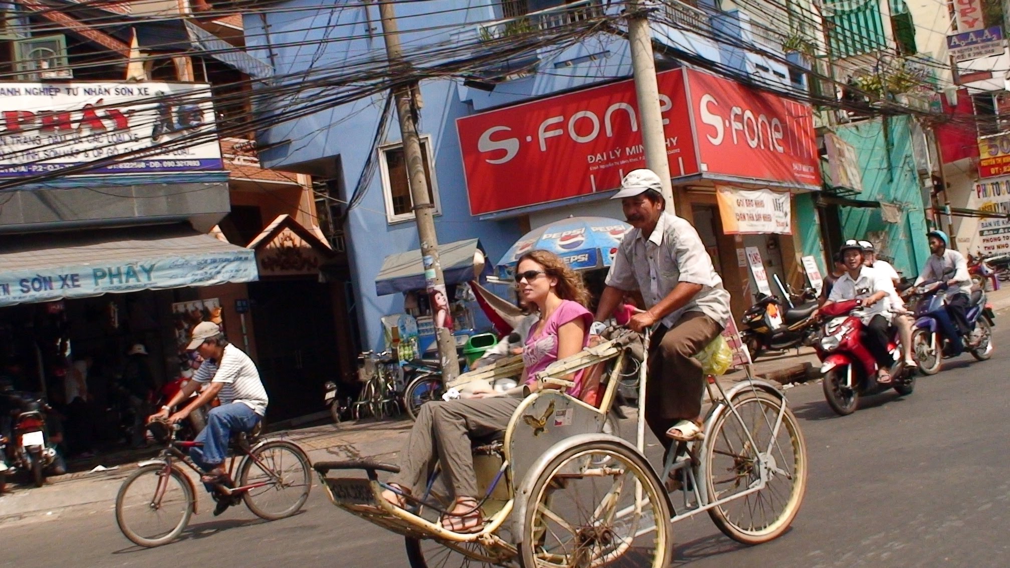 Cyclo Saigon like a Dinosaur. Episode 22